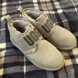 USA shoe size 6, Ugg sneaker short slippers.